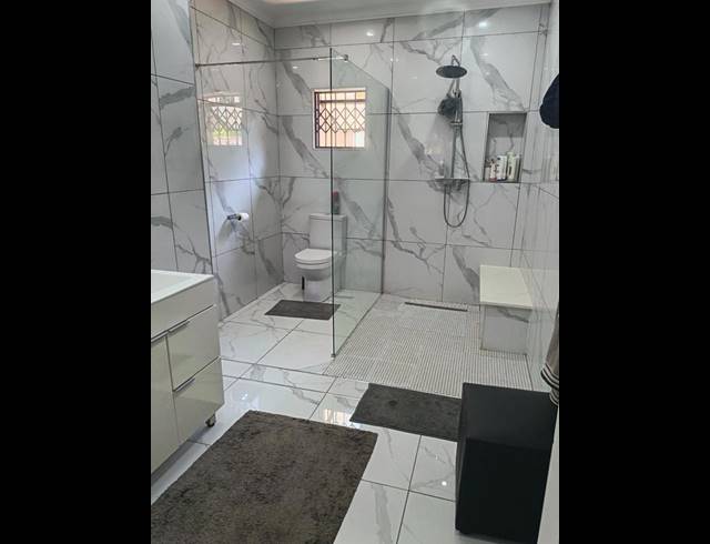 4 BEDROOM PROPERTY TO RENT IN EFFINGHAM HEIGHTS